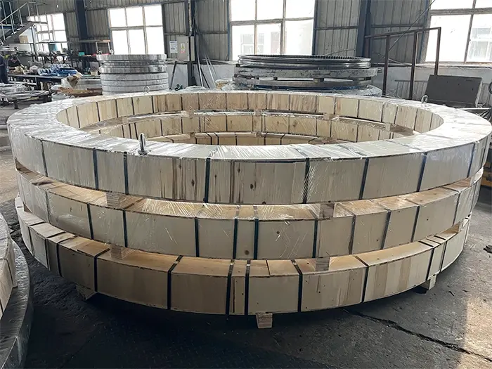 Slewing Ring Bearing With External Gear packing