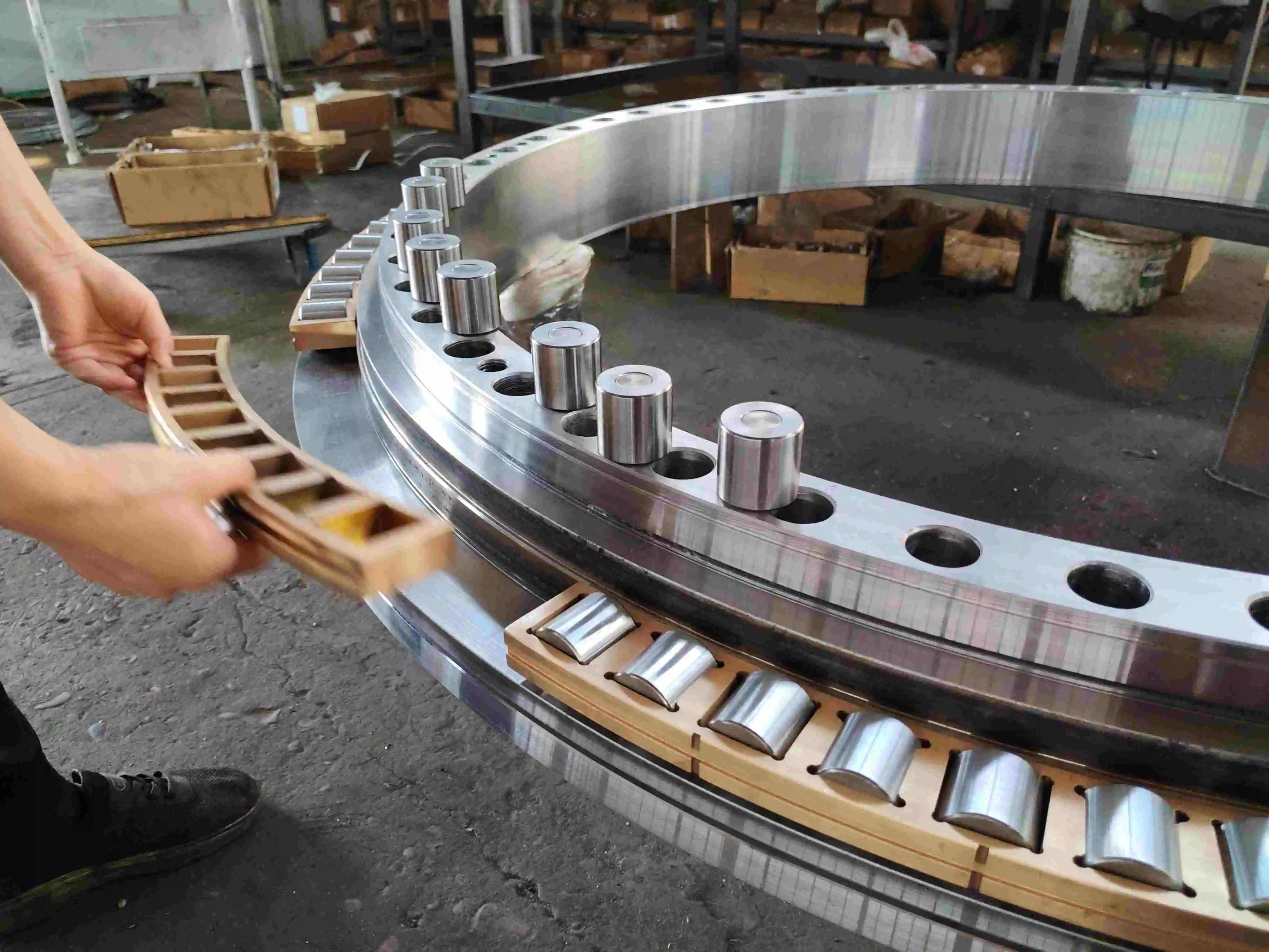 Integral Copper Cage Slewing Bearing manufacturer